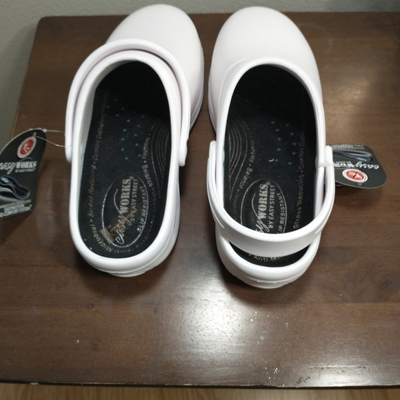 Easy work by easy Street Women Slip on Resistant, Oil Resistant Whit Shoe Size8 - Picture 5 of 13